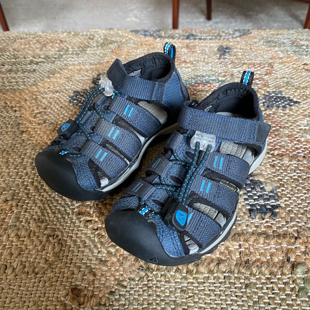 Keen Toddler Newport shoes - EUC size 8